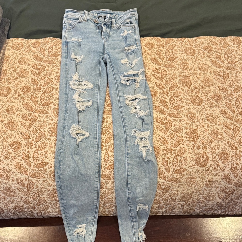 American Eagle Outfitters Light Blue Distressed Skinny Jeans